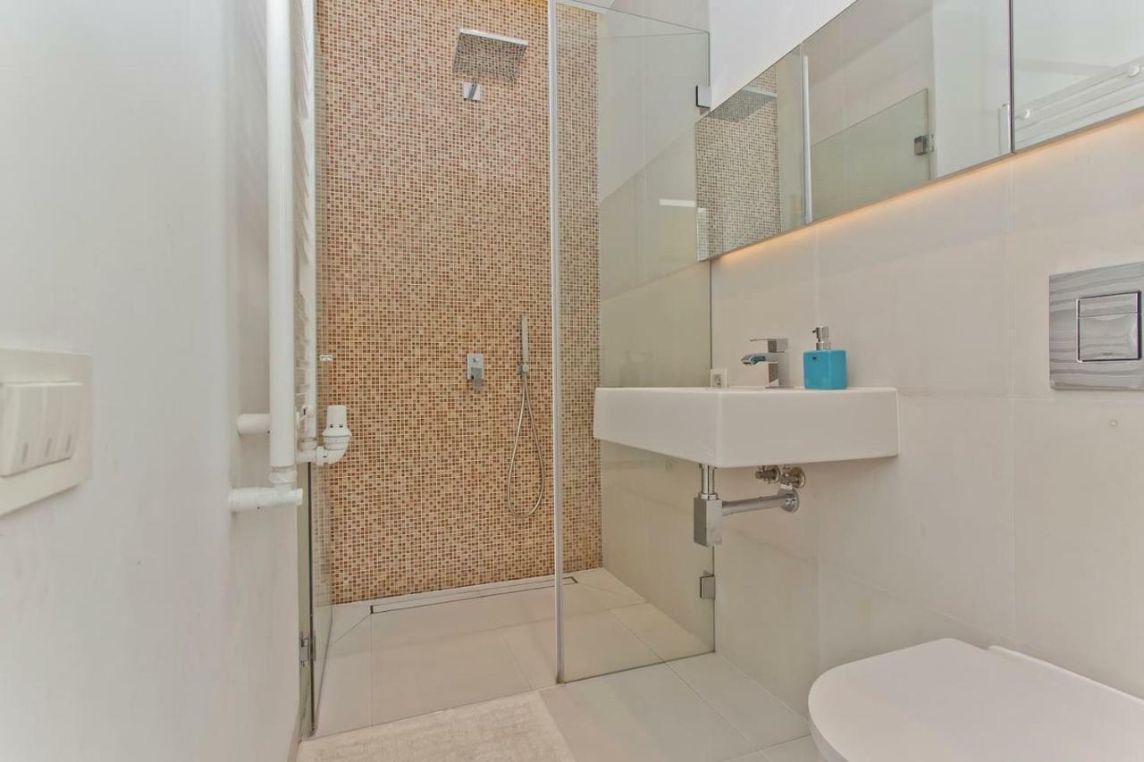 Luxury And Comfortable- Golden Apartments- Royal Street Varsavia Esterno foto